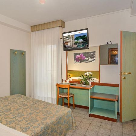 Hotel Paris 리도디캄파이오레 외부 사진