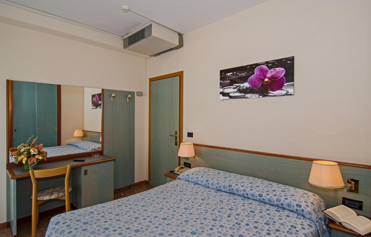 Hotel Paris 리도디캄파이오레 외부 사진